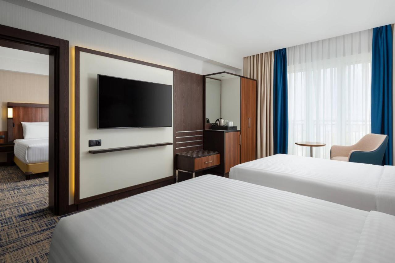 Courtyard By Marriott Tashkent Hotel Ngoại thất bức ảnh