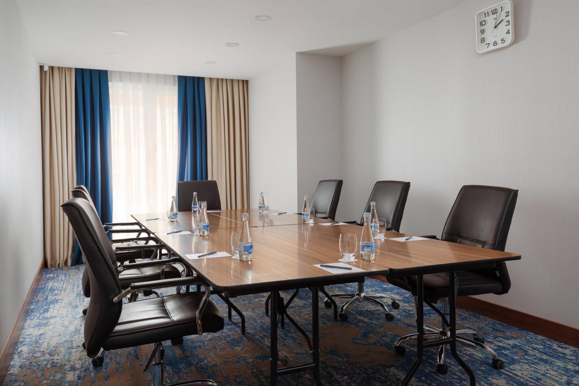 Courtyard By Marriott Tashkent Hotel Ngoại thất bức ảnh