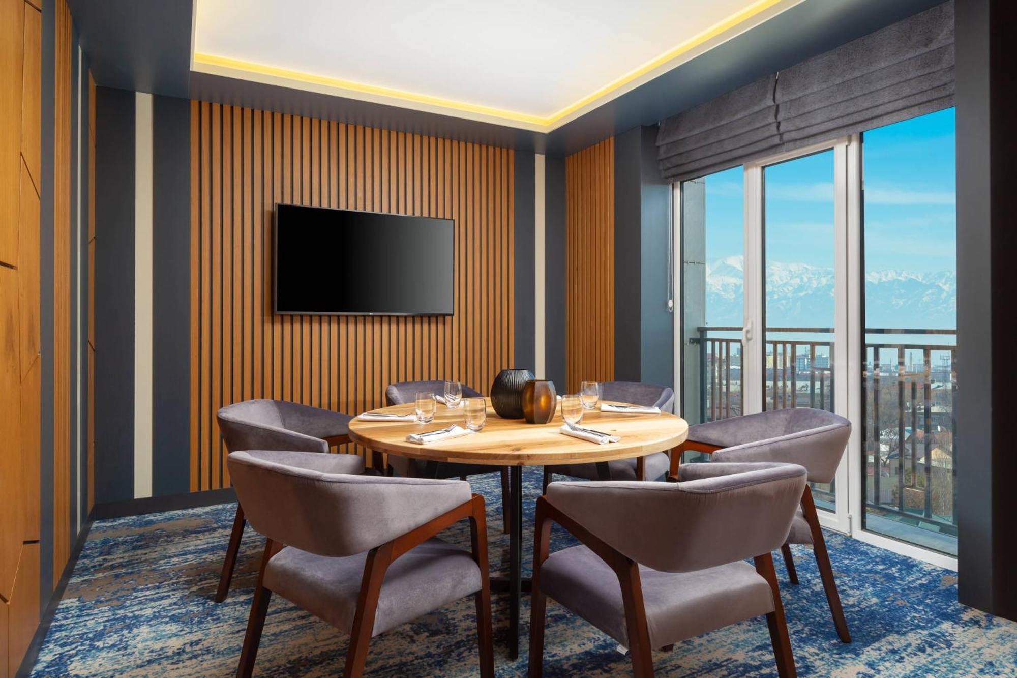 Courtyard By Marriott Tashkent Hotel Ngoại thất bức ảnh