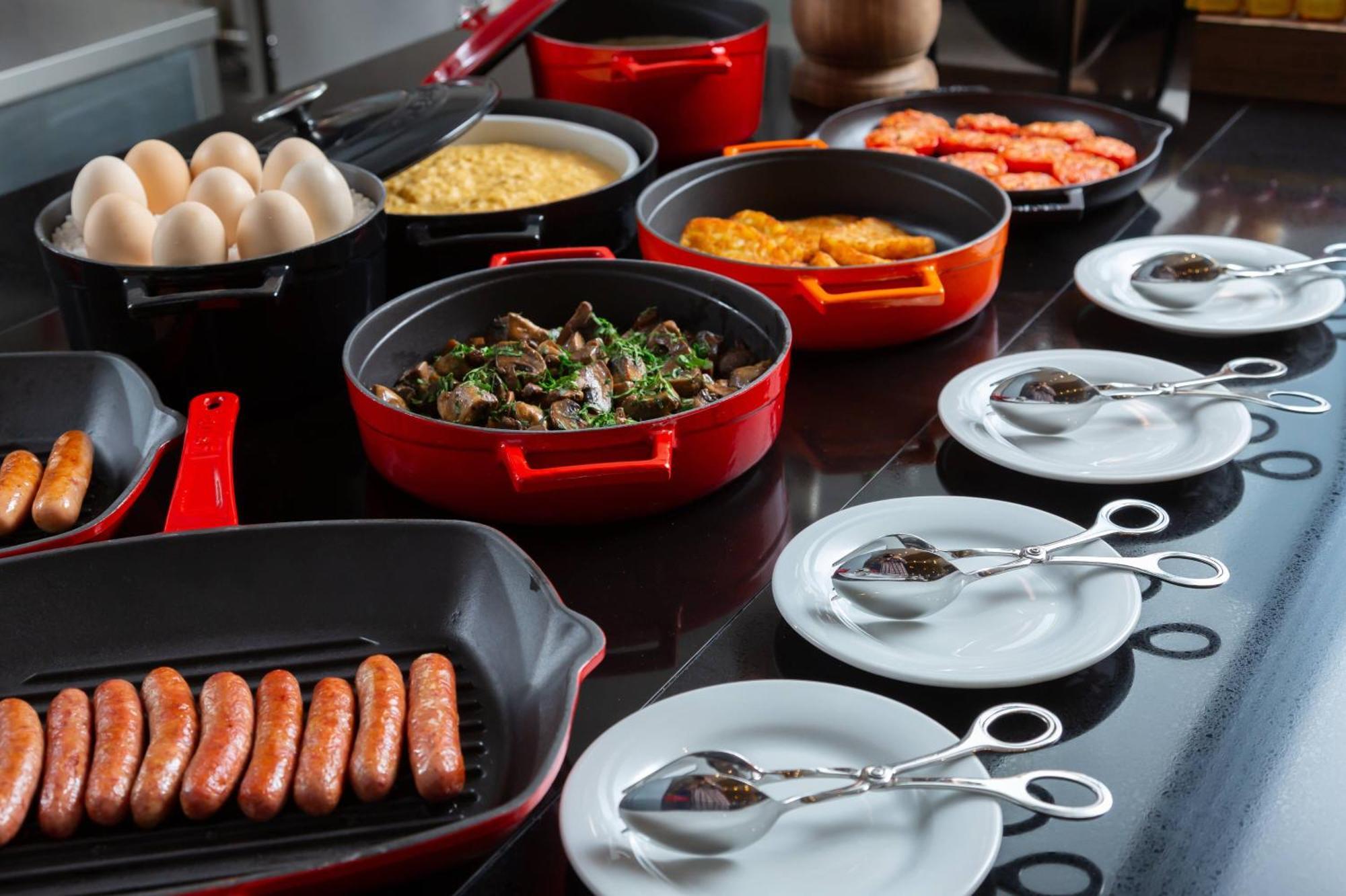 Courtyard By Marriott Tashkent Hotel Ngoại thất bức ảnh
