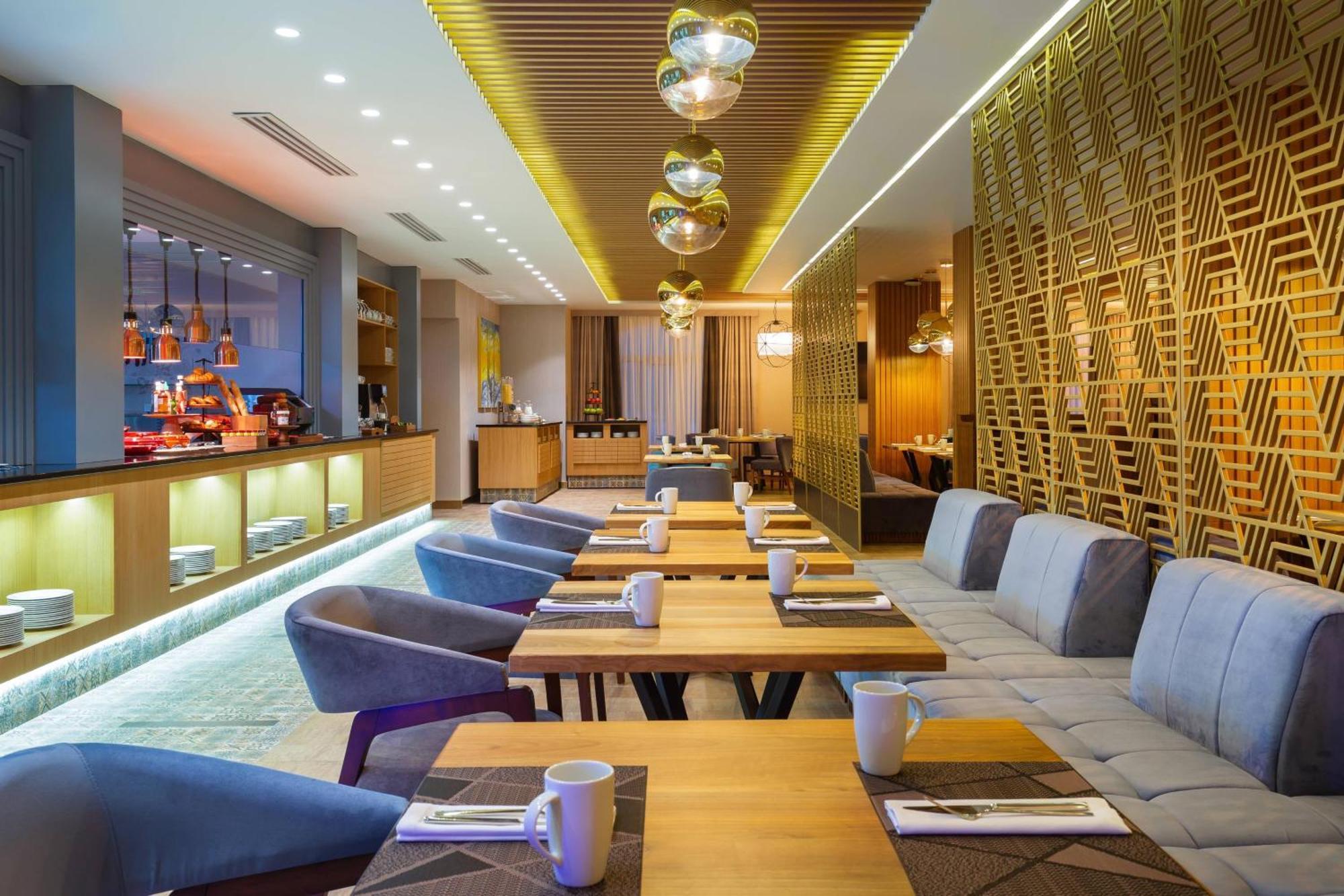Courtyard By Marriott Tashkent Hotel Ngoại thất bức ảnh