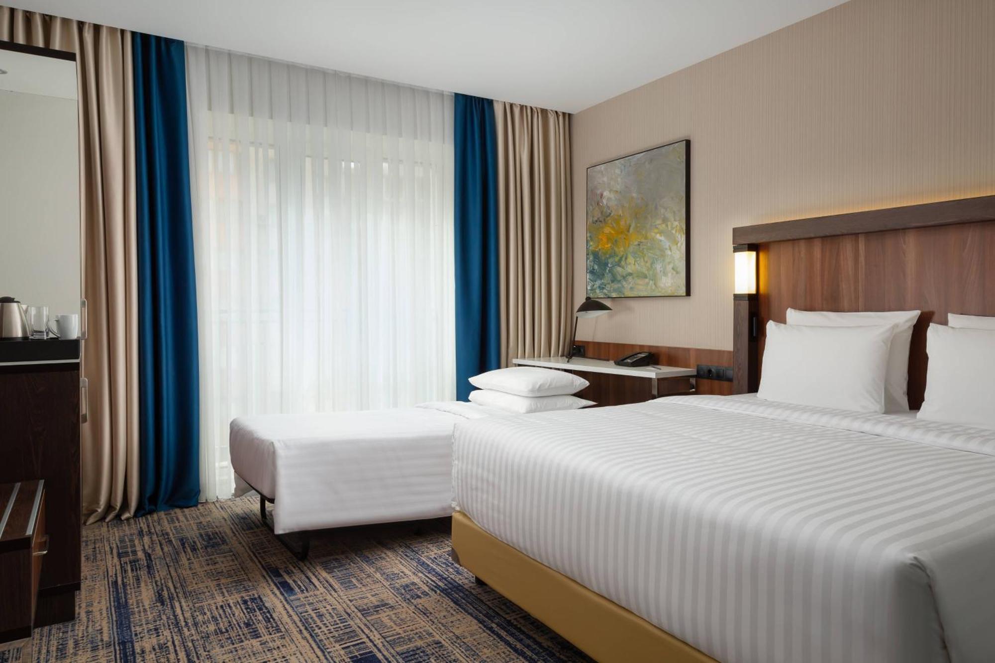 Courtyard By Marriott Tashkent Hotel Ngoại thất bức ảnh