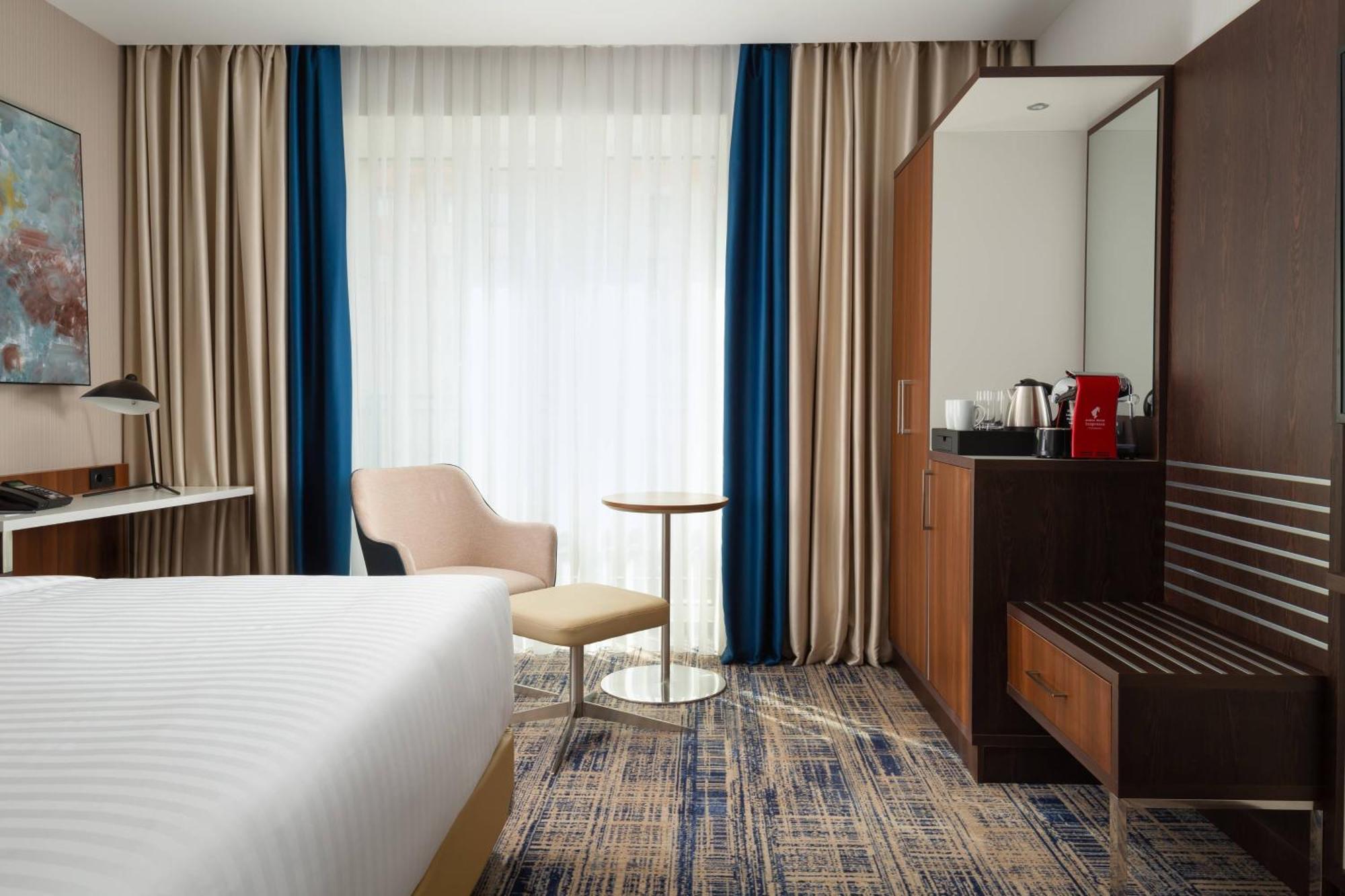 Courtyard By Marriott Tashkent Hotel Ngoại thất bức ảnh